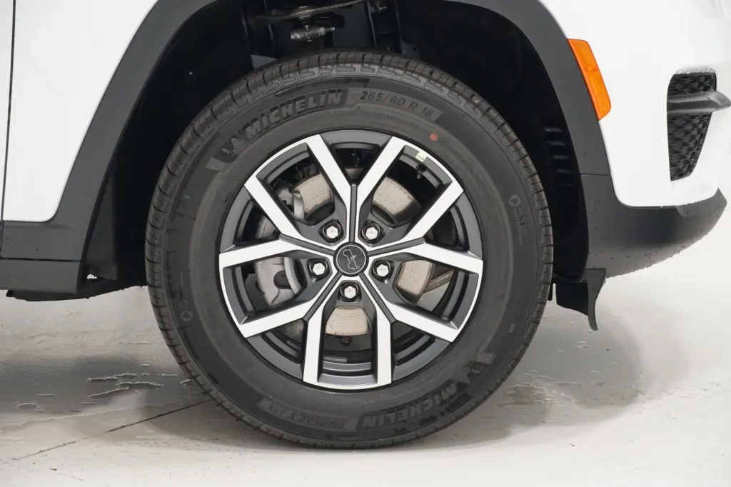 2027 Jeep Grand Cherokee Laredo