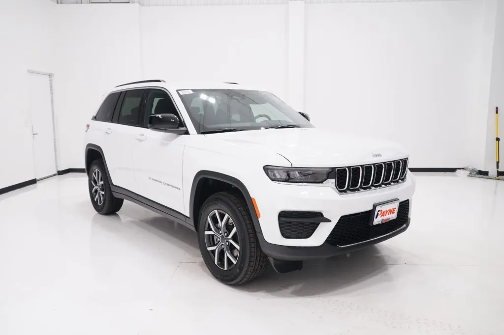 2027 Jeep Grand Cherokee Laredo