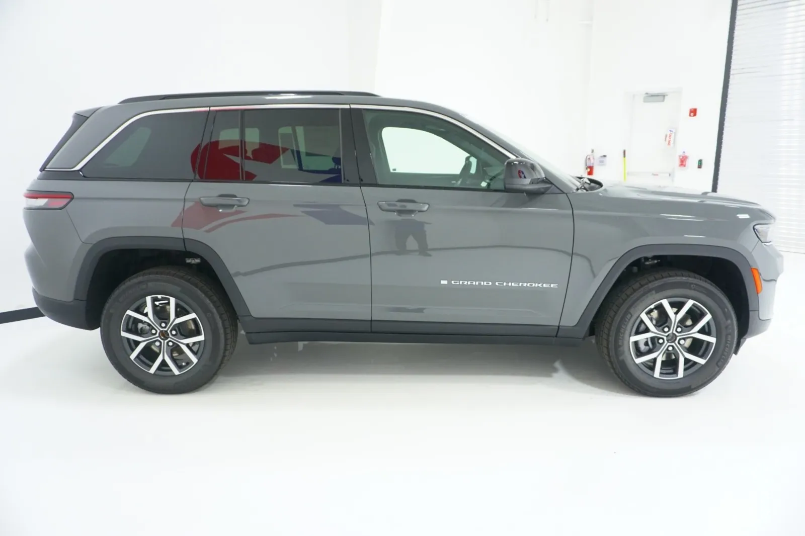 2027 Jeep Grand Cherokee Laredo