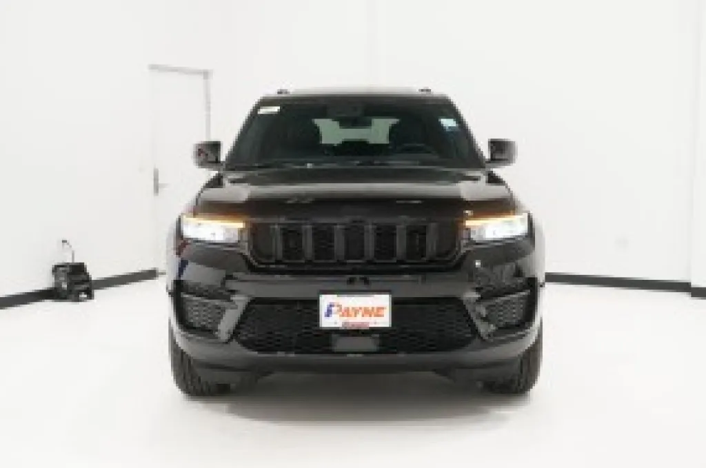2026 Jeep Grand Cherokee Laredo Altitude 2026 Jeep Grand Cherokee Laredo Altitude