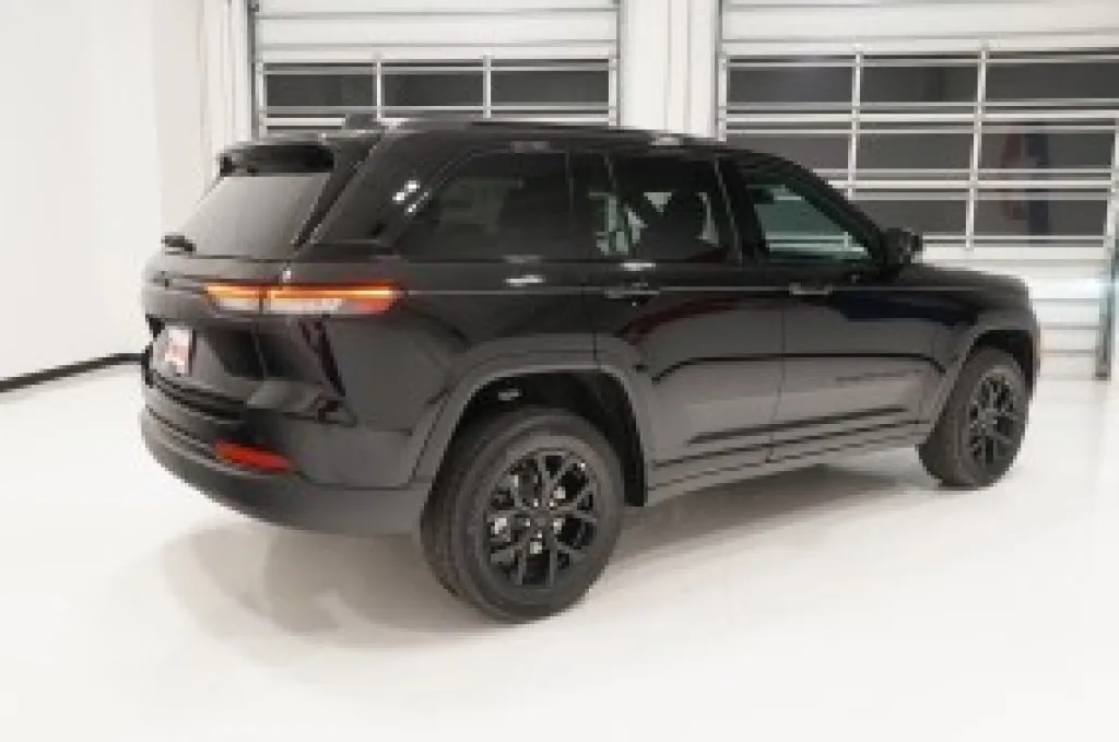 2026 Jeep Grand Cherokee Laredo Altitude 2026 Jeep Grand Cherokee Laredo Altitude