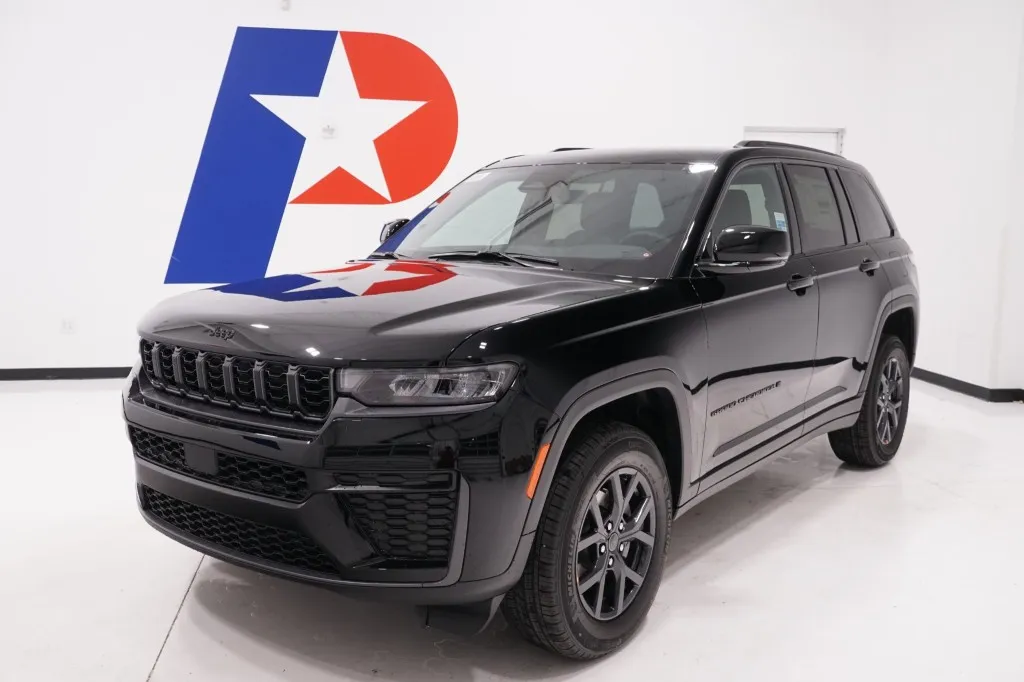 2027 Jeep Grand Cherokee Laredo Altitude