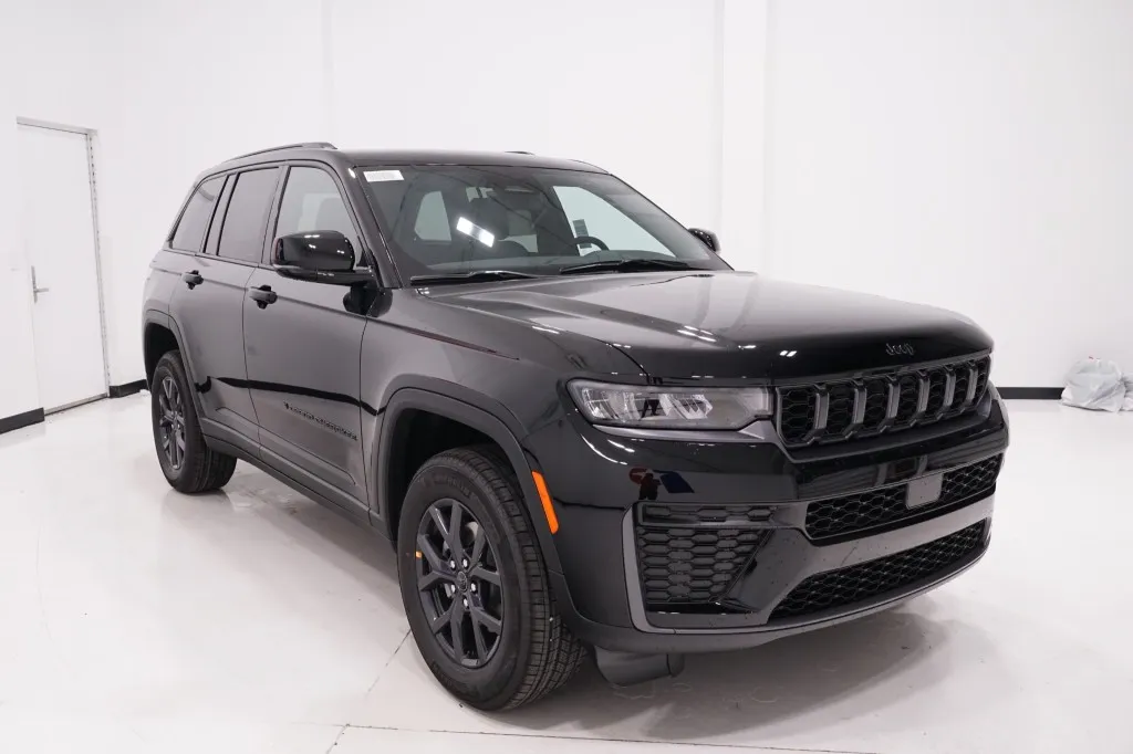 2027 Jeep Grand Cherokee Laredo Altitude