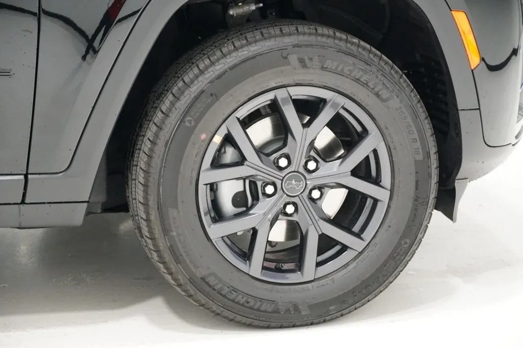 2027 Jeep Grand Cherokee Laredo Altitude