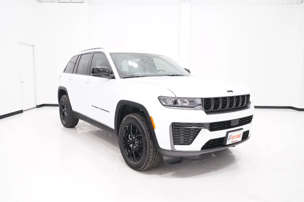 2026 Jeep Grand Cherokee Laredo Altitude