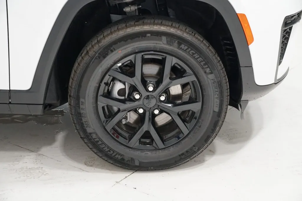 2026 Jeep Grand Cherokee Laredo Altitude