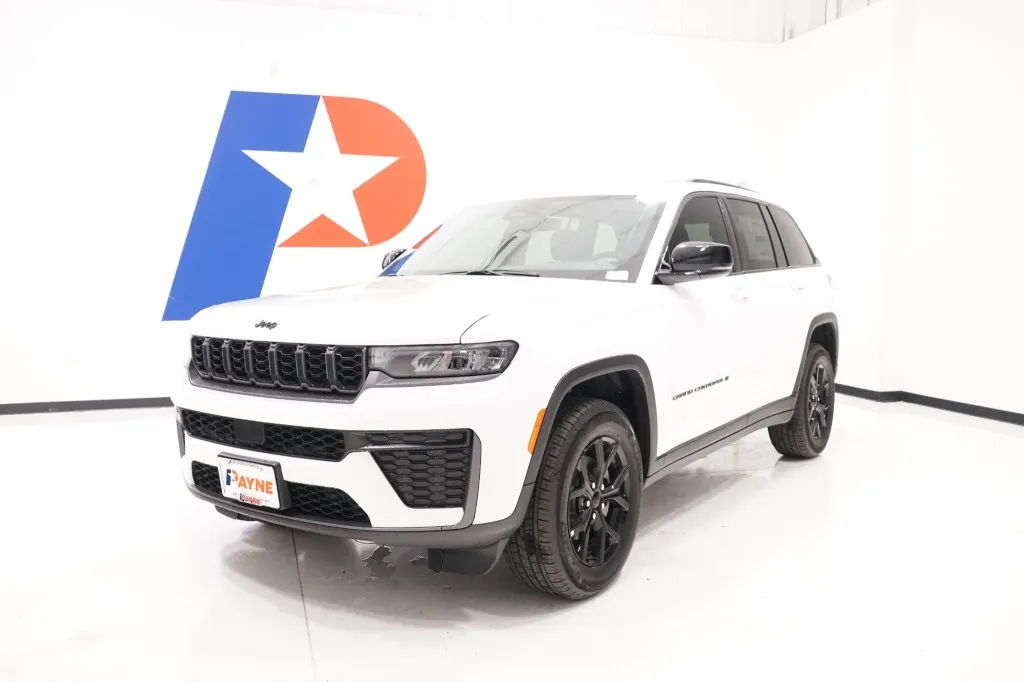 2026 Jeep Grand Cherokee Laredo Altitude