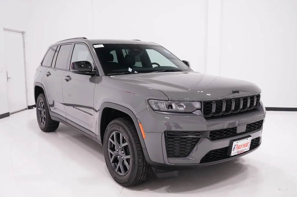 2027 Jeep Grand Cherokee Laredo Altitude