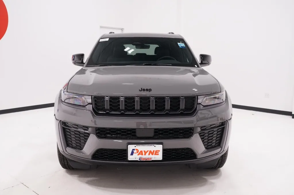 2027 Jeep Grand Cherokee Laredo Altitude