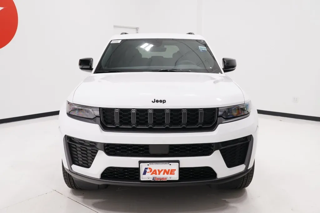 2027 Jeep Grand Cherokee Laredo Altitude