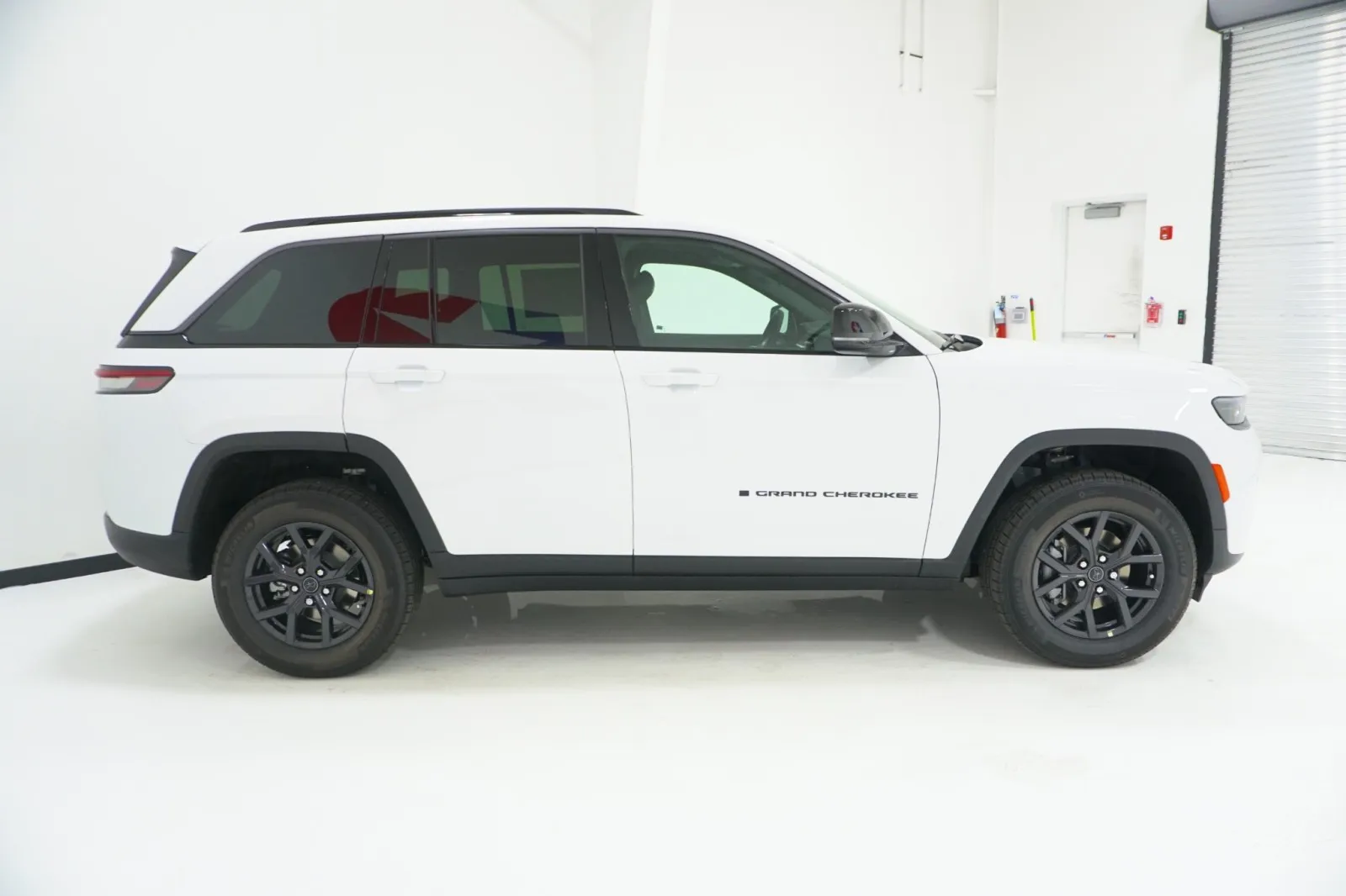2027 Jeep Grand Cherokee Laredo Altitude
