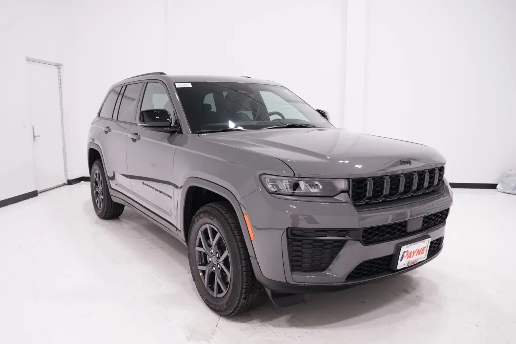 2027 Jeep Grand Cherokee Laredo Altitude
