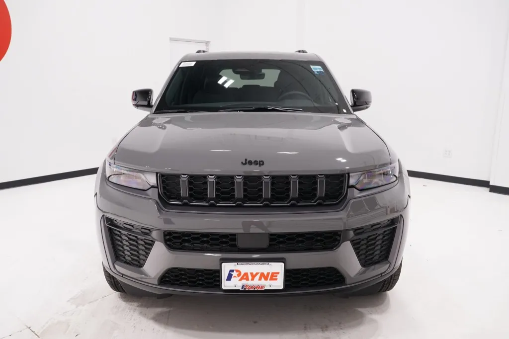 2027 Jeep Grand Cherokee Laredo Altitude