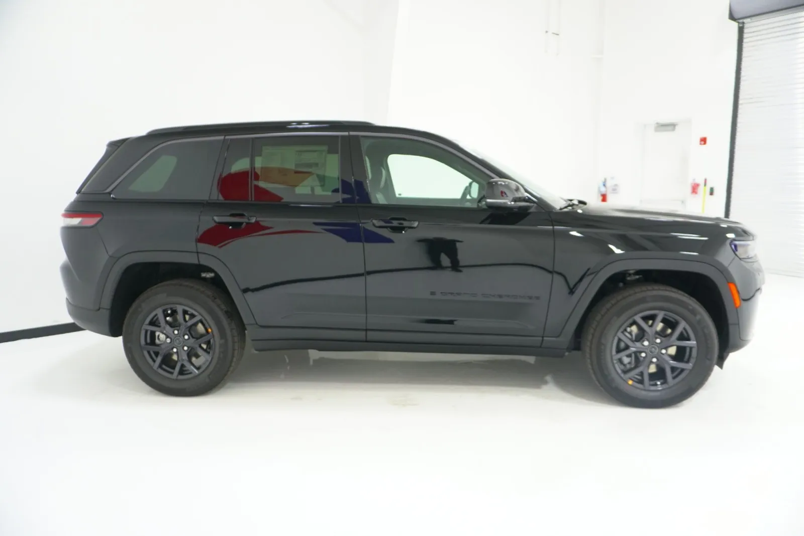 2027 Jeep Grand Cherokee Laredo Altitude