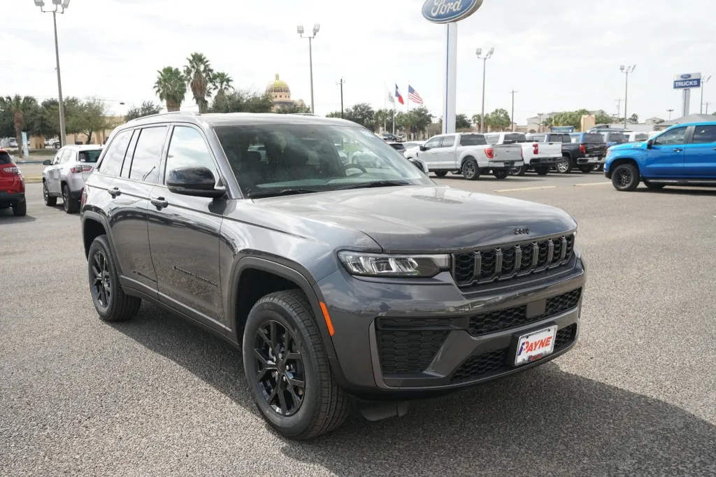 2026 Jeep Grand Cherokee Laredo Altitude