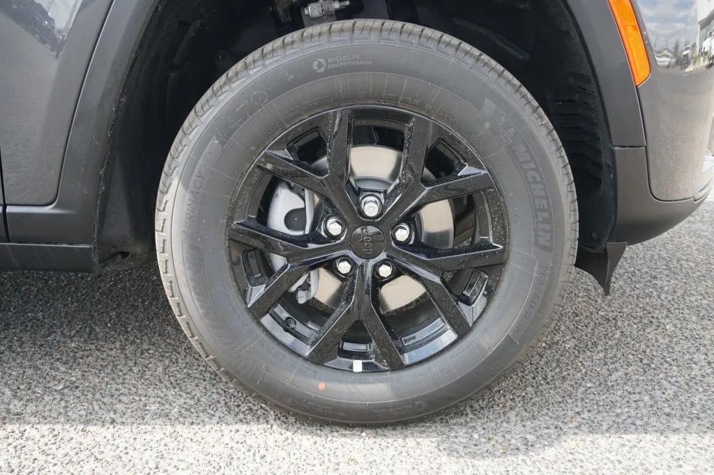 2026 Jeep Grand Cherokee Laredo Altitude