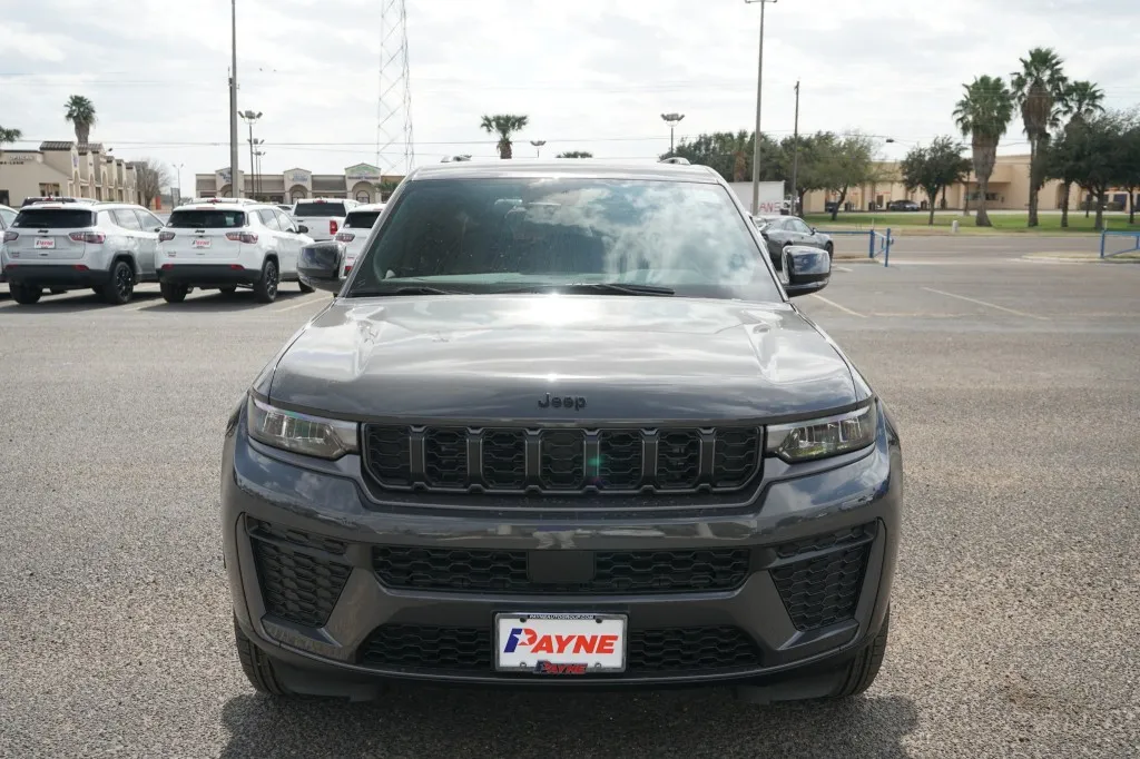 2026 Jeep Grand Cherokee Laredo Altitude