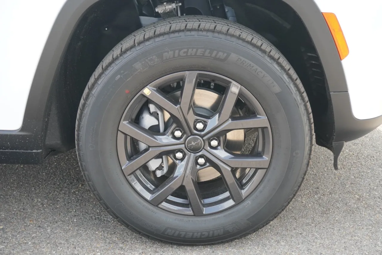 2027 Jeep Grand Cherokee Laredo Altitude