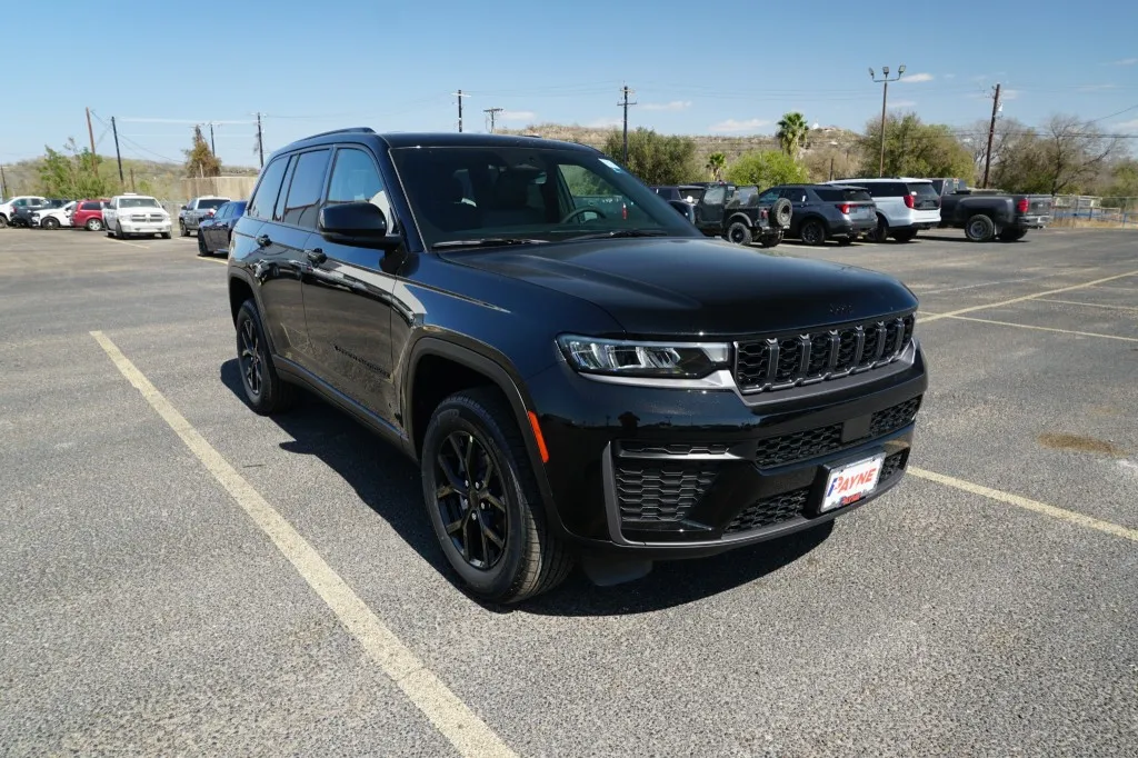 2026 Jeep Grand Cherokee Laredo Altitude