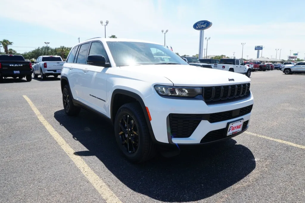 2026 Jeep Grand Cherokee Laredo Altitude