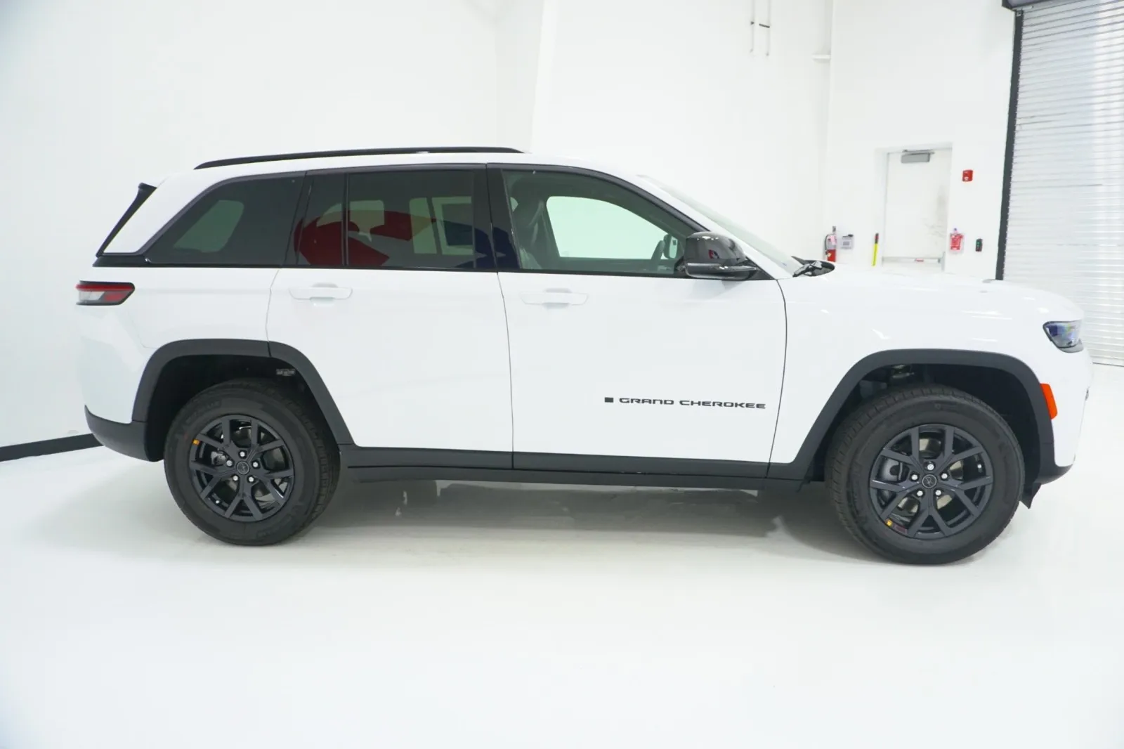 2027 Jeep Grand Cherokee Laredo Altitude