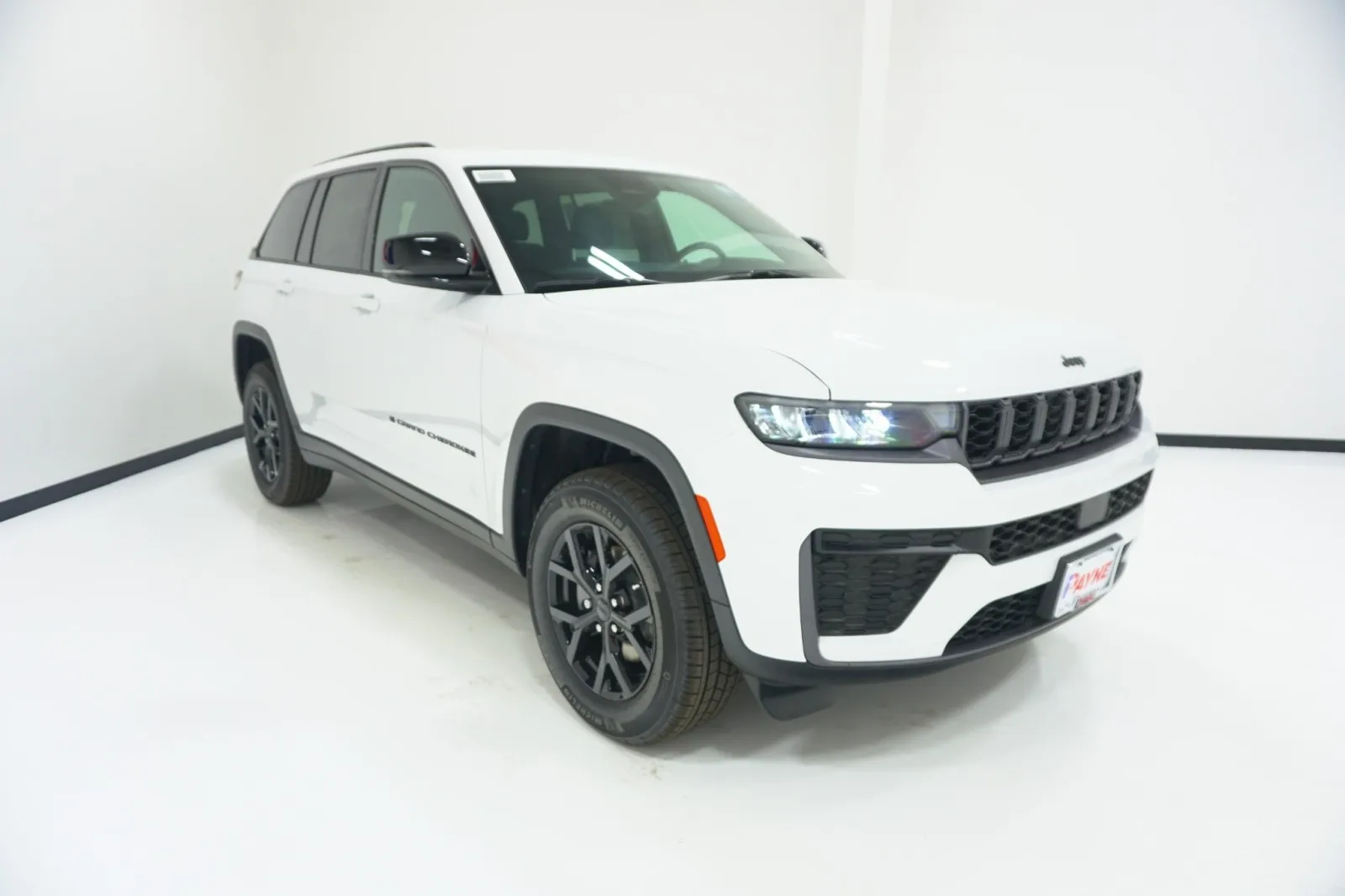 2026 Jeep Grand Cherokee Laredo Altitude