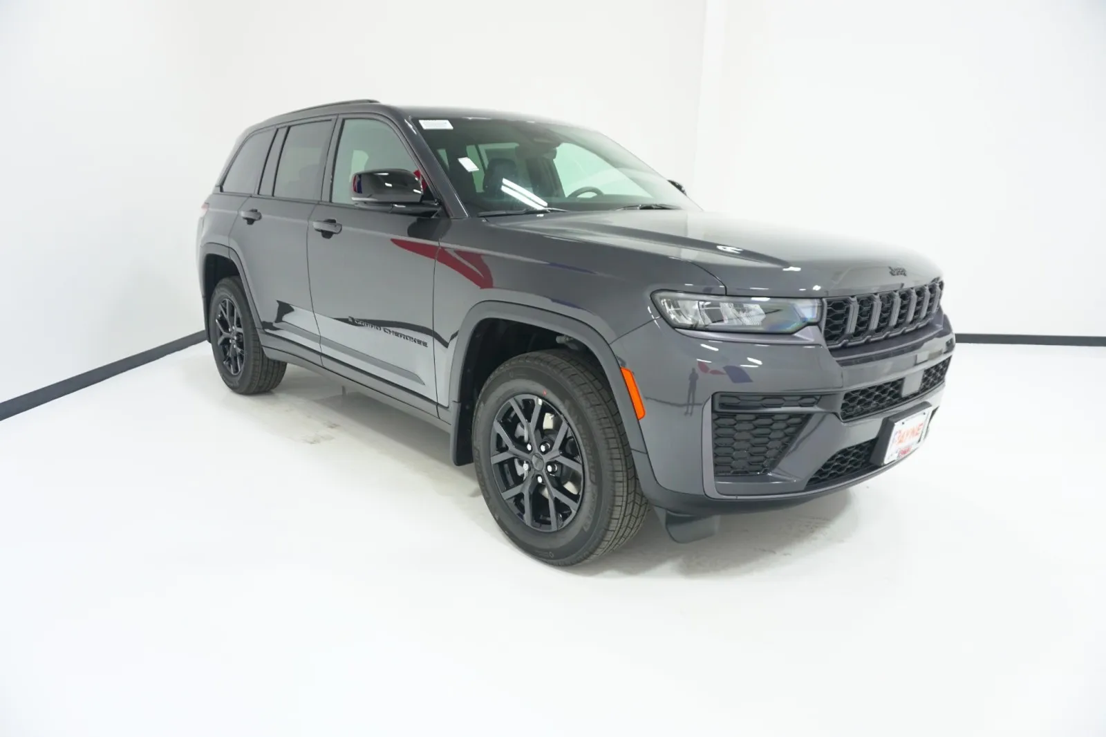 2026 Jeep Grand Cherokee Laredo Altitude