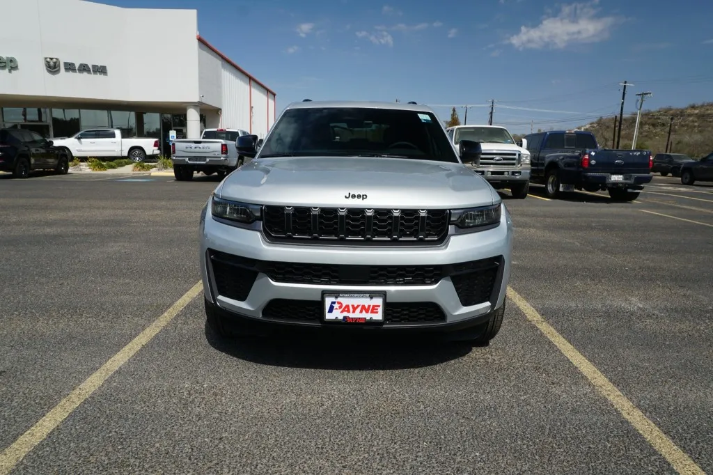 2026 Jeep Grand Cherokee Laredo Altitude 2026 Jeep Grand Cherokee Laredo Altitude