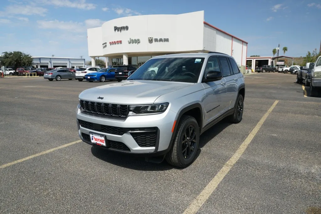 2026 Jeep Grand Cherokee Laredo Altitude