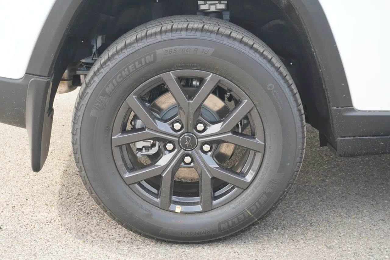 2027 Jeep Grand Cherokee Laredo Altitude