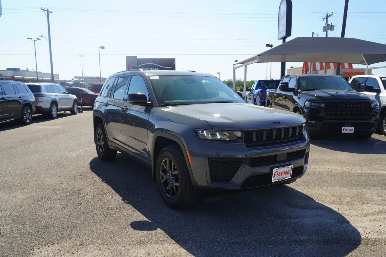 2027 Jeep Grand Cherokee Laredo Altitude