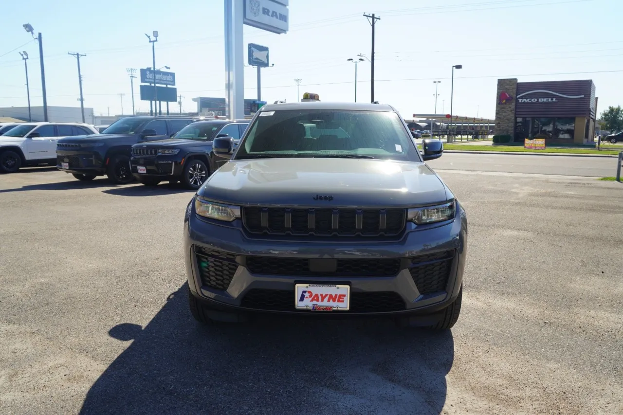 2027 Jeep Grand Cherokee Laredo Altitude