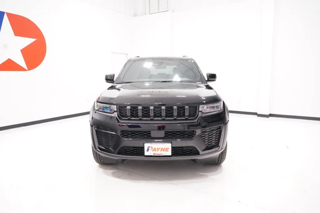 2026 Jeep Grand Cherokee Laredo Altitude