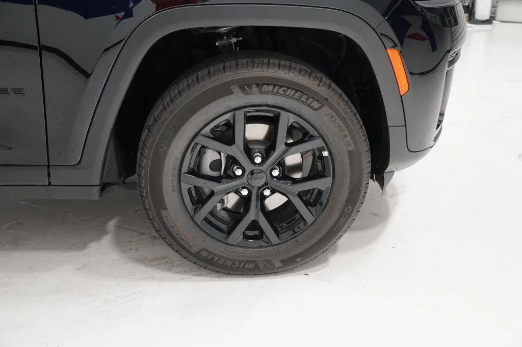 2026 Jeep Grand Cherokee Laredo Altitude