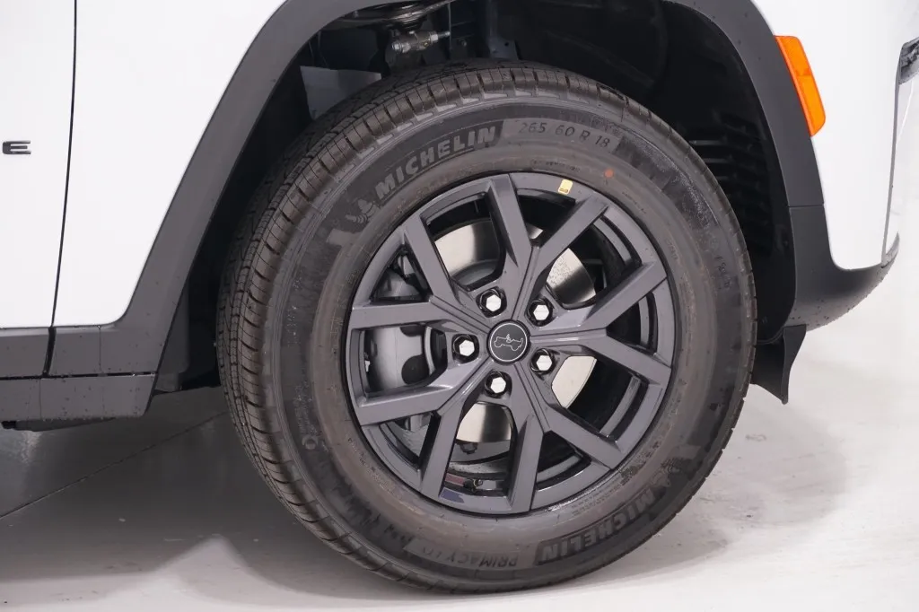 2027 Jeep Grand Cherokee Laredo Altitude