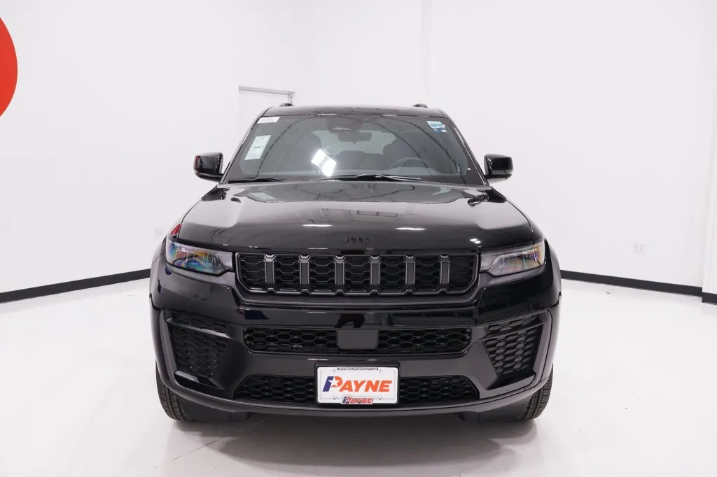 2027 Jeep Grand Cherokee Laredo Altitude