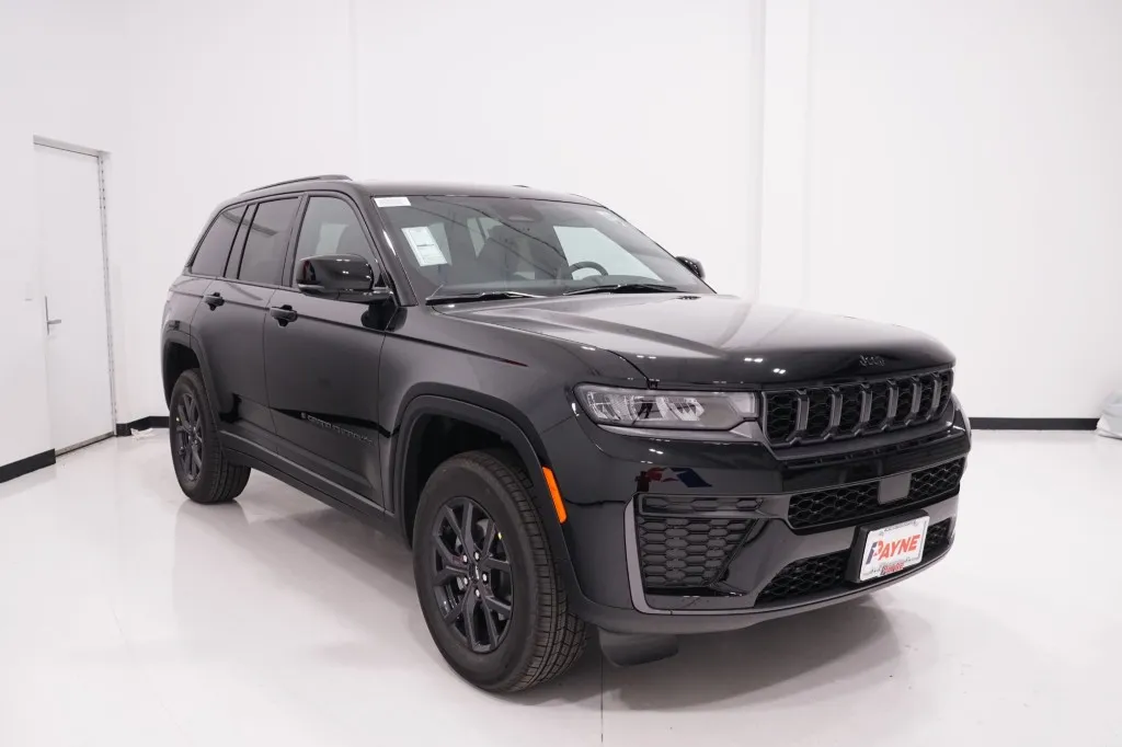 2027 Jeep Grand Cherokee Laredo Altitude