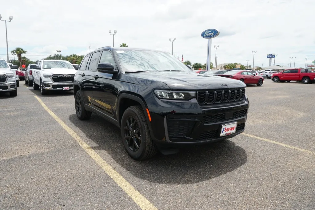 2026 Jeep Grand Cherokee Laredo Altitude 2026 Jeep Grand Cherokee Laredo Altitude
