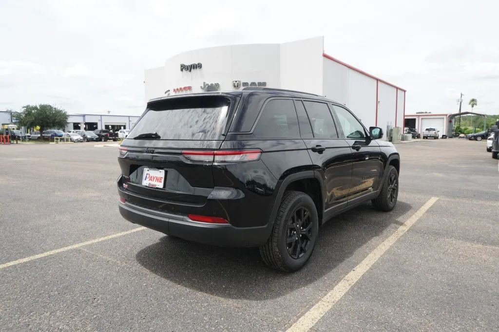 2026 Jeep Grand Cherokee Laredo Altitude 2026 Jeep Grand Cherokee Laredo Altitude