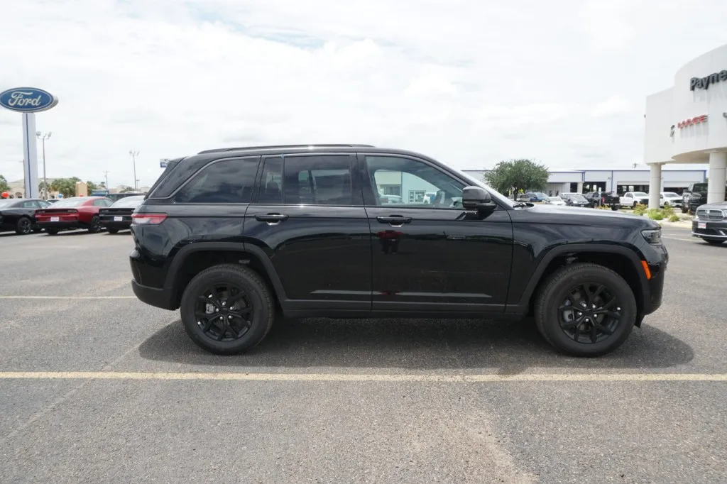 2026 Jeep Grand Cherokee Laredo Altitude 2026 Jeep Grand Cherokee Laredo Altitude