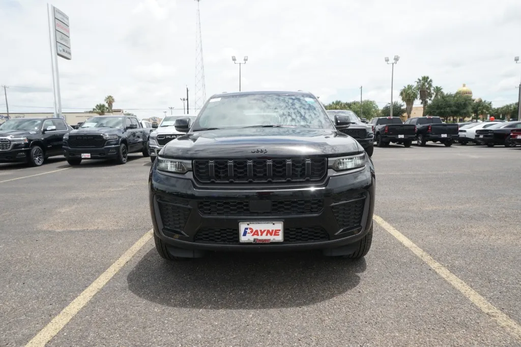 2026 Jeep Grand Cherokee Laredo Altitude 2026 Jeep Grand Cherokee Laredo Altitude
