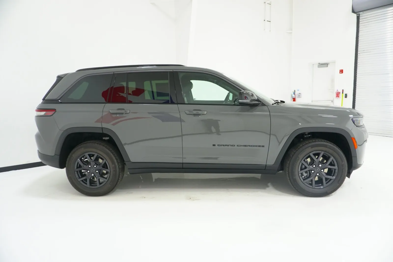 2027 Jeep Grand Cherokee Laredo Altitude