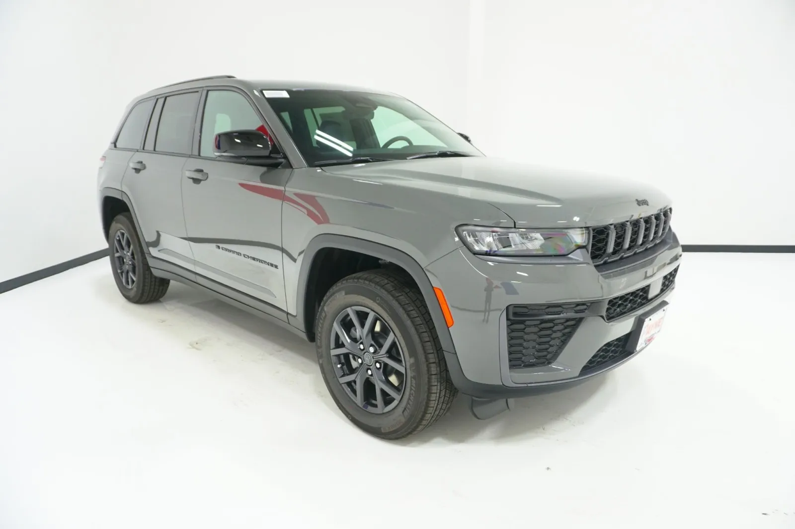 2027 Jeep Grand Cherokee Laredo Altitude