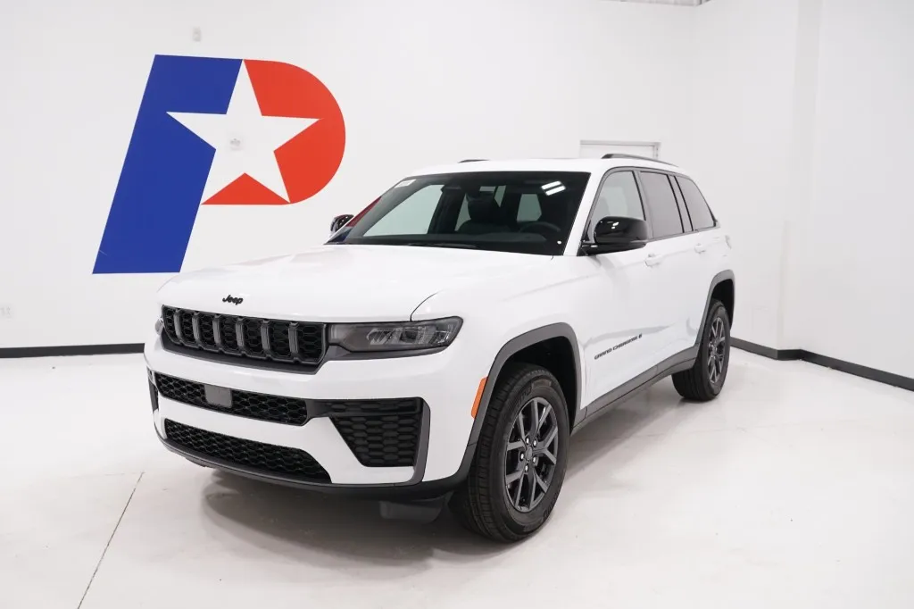 2027 Jeep Grand Cherokee Laredo Altitude
