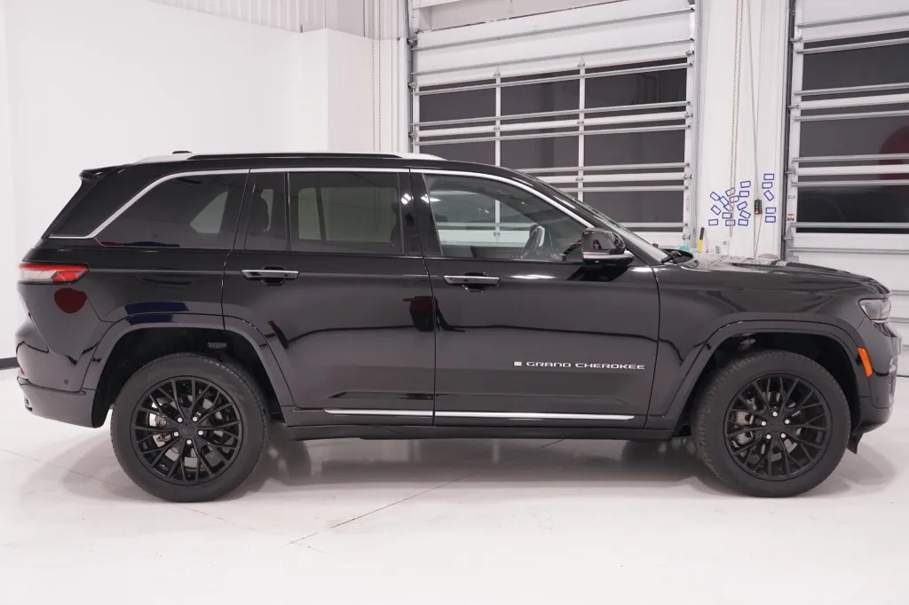 2022 Jeep Grand Cherokee Summit