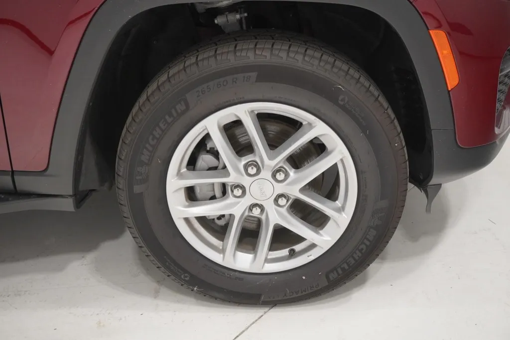 2026 Jeep Grand Cherokee Laredo