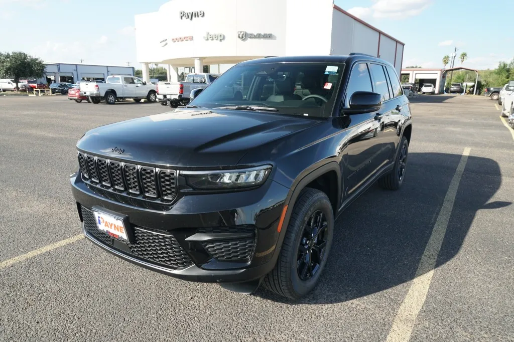 2025 Jeep Grand Cherokee Laredo