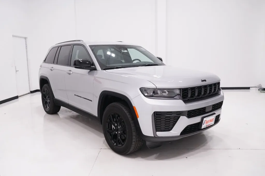 2026 Jeep Grand Cherokee Laredo Altitude 2026 Jeep Grand Cherokee Laredo Altitude