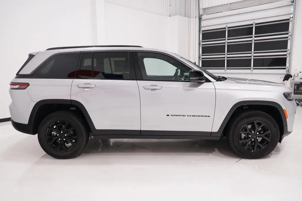 2026 Jeep Grand Cherokee Laredo Altitude 2026 Jeep Grand Cherokee Laredo Altitude