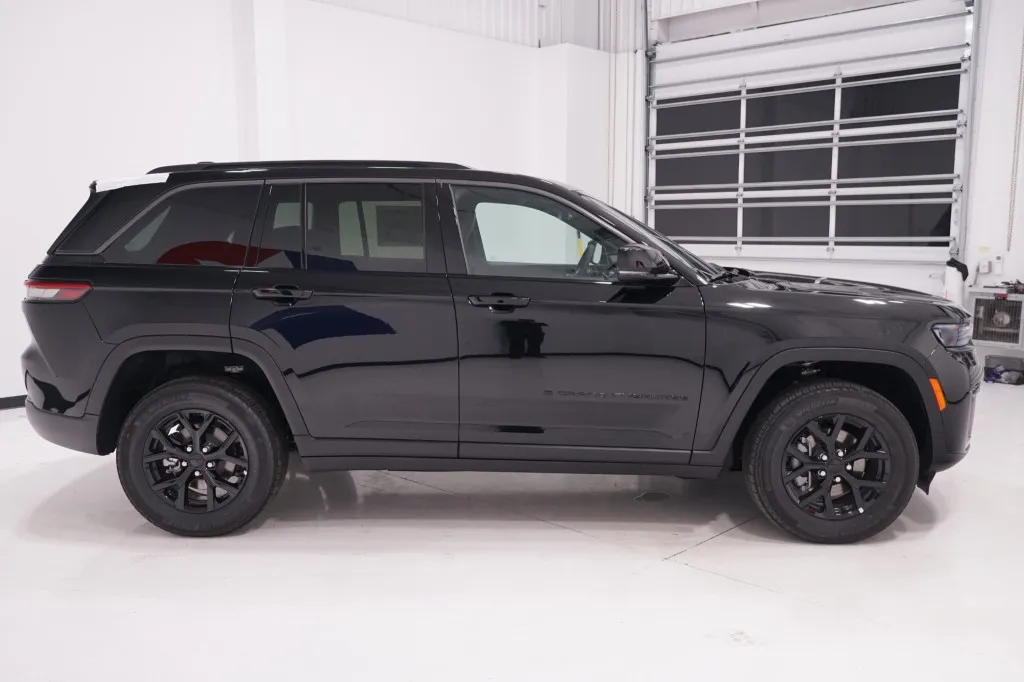 2026 Jeep Grand Cherokee Laredo Altitude 2026 Jeep Grand Cherokee Laredo Altitude